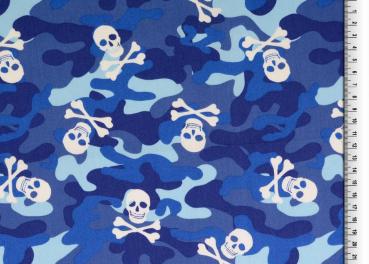 Baumwolle  Totenköpfe auf Camouflage Blau
